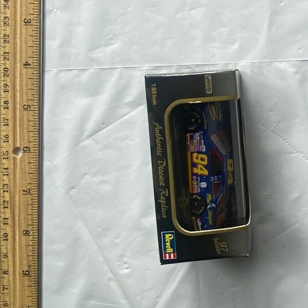 Revell 1994 Dale Earnhardt Goodwrench Service Plus 164 Scale‎ Diecast Car